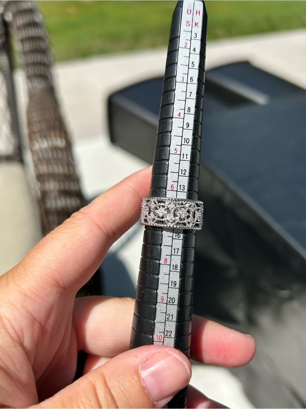4/$100 Silver Floral Filigree Wide Band Ring - White size 7 - Picture 5 of 6